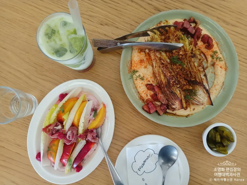 먹기 전과 후를 비교한 브런치 접시