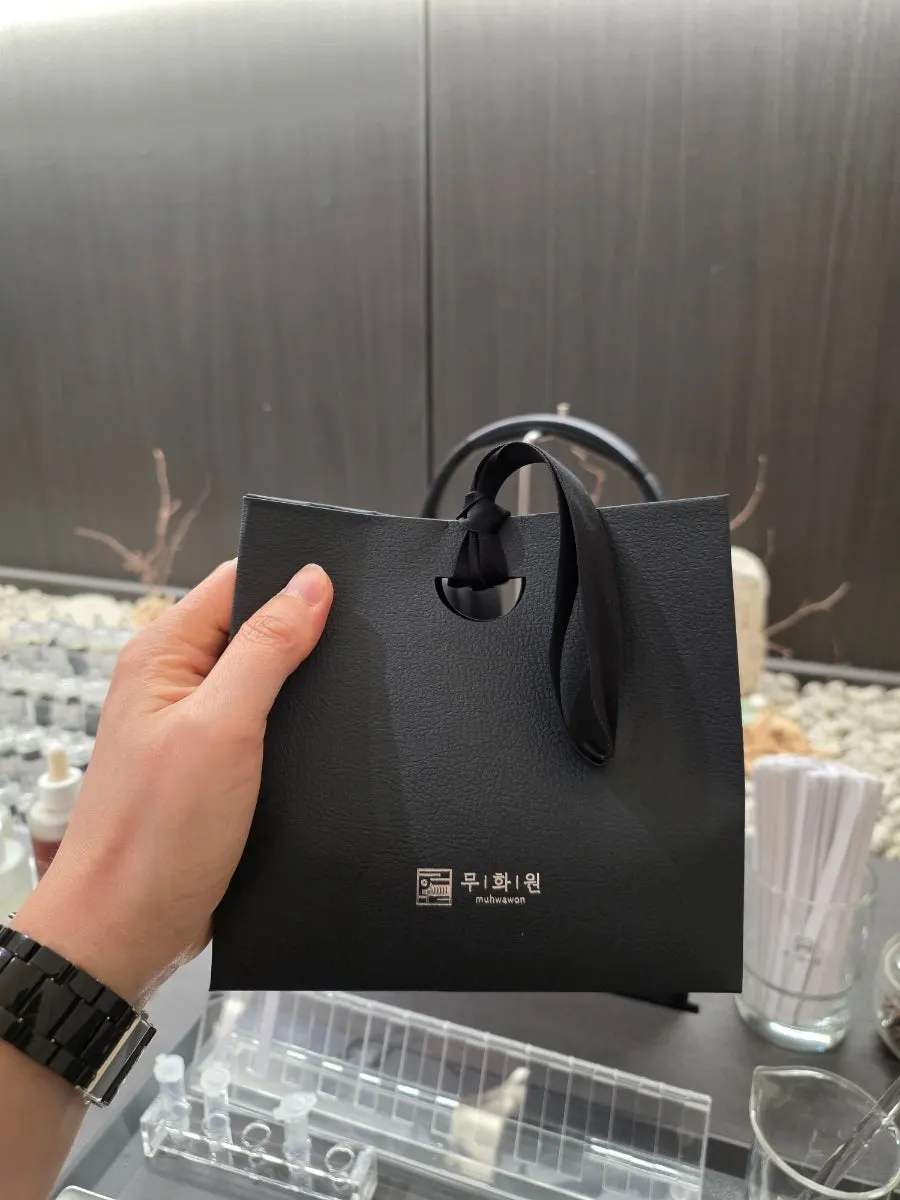 완성한 향수 패키지 포장 과정