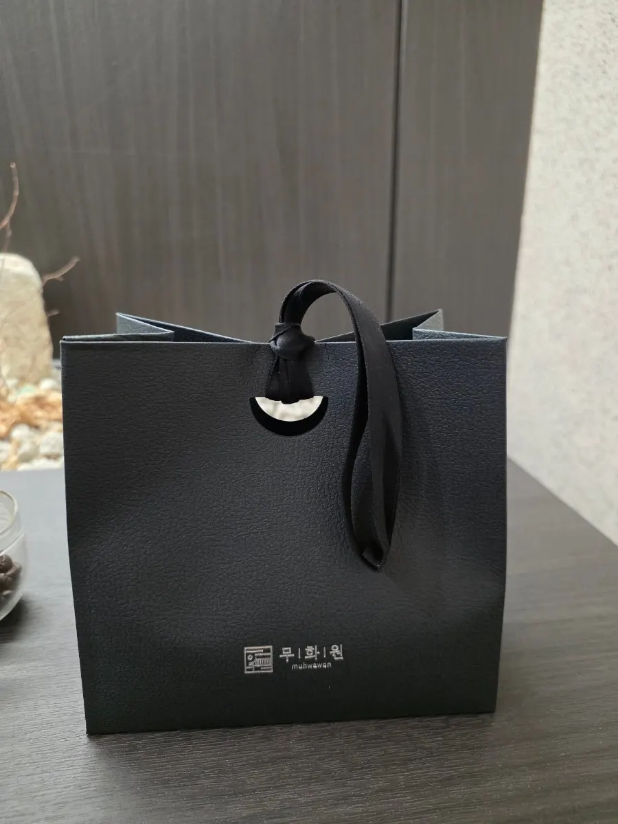 라벨과 패키지까지 마무리된 50ml 향수