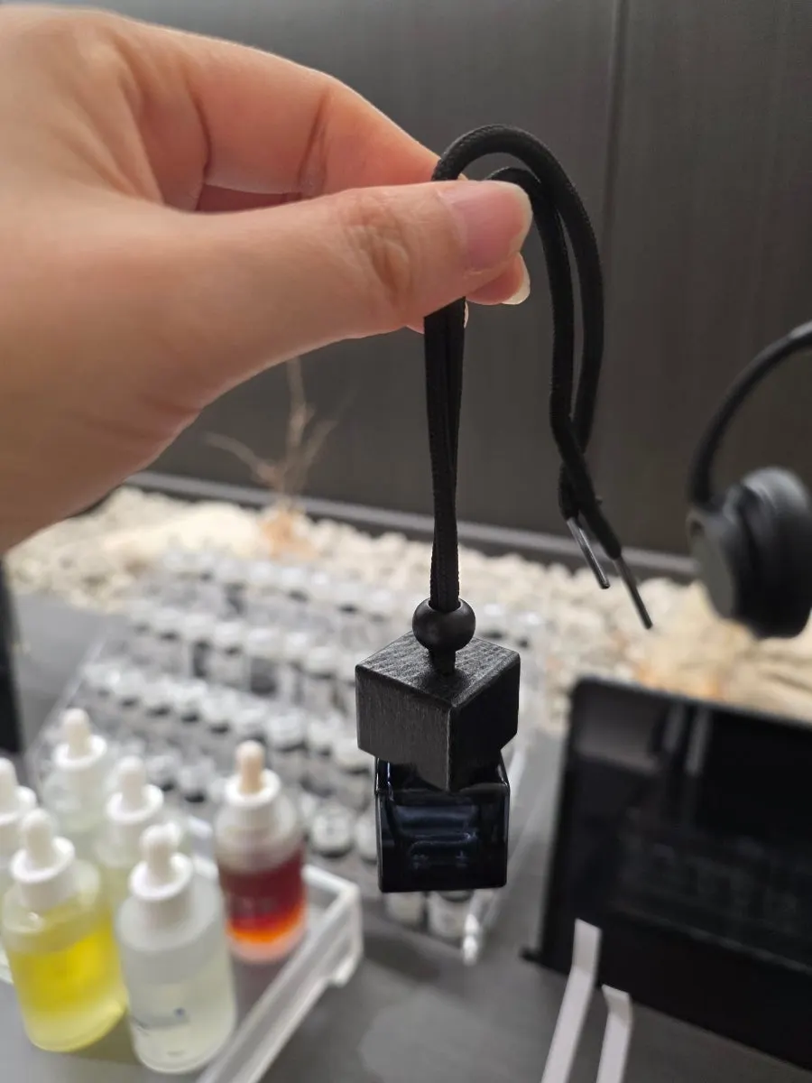 테스트 향료로 만든 미니어처 디퓨저