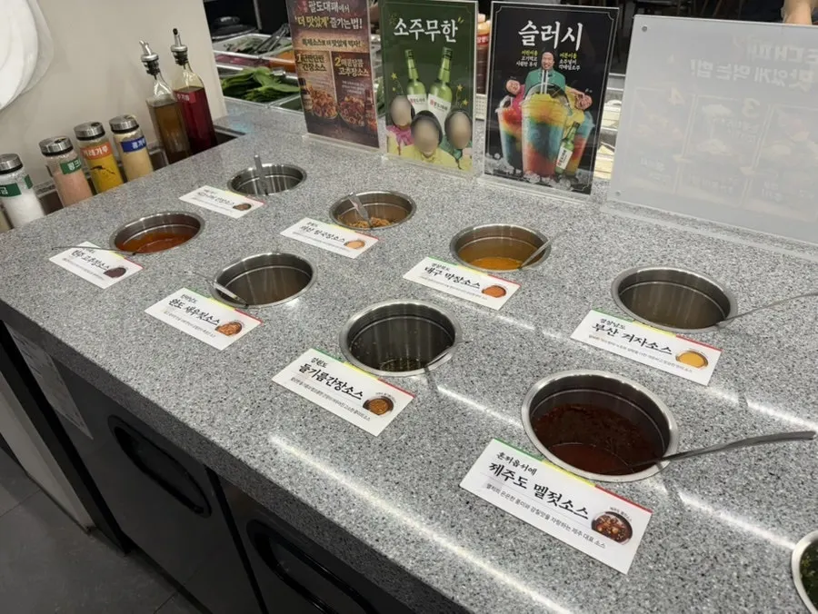 Self-bar display of accompaniment dishes