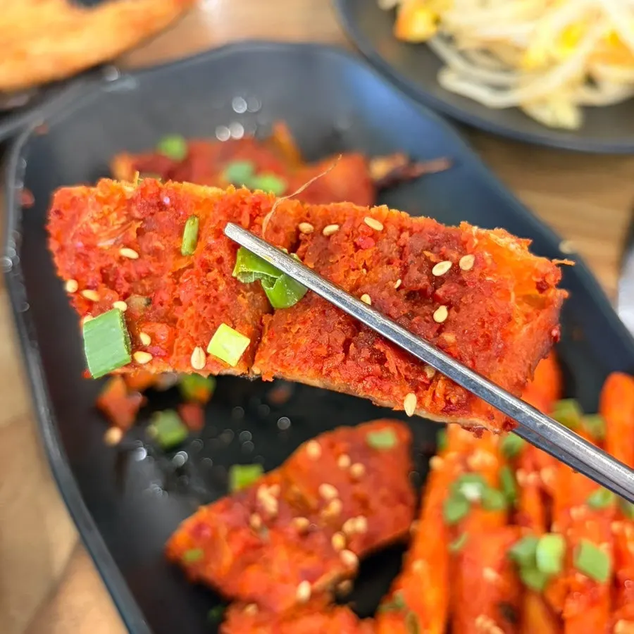 A plate of well-seasoned jeyuk bokkeum