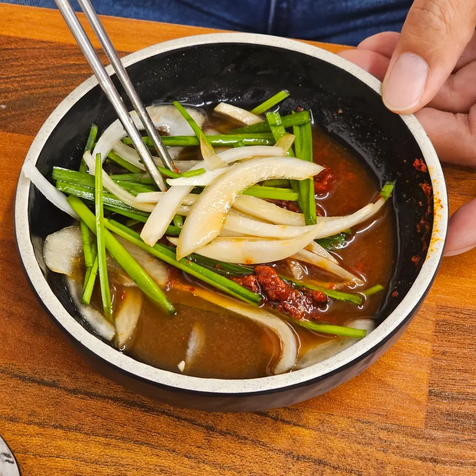 Chicken paired with self-serve chives and onions