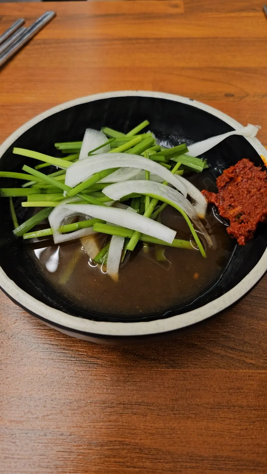백김치와 콩나물무침, 장아찌 기본 밑반찬 상차림