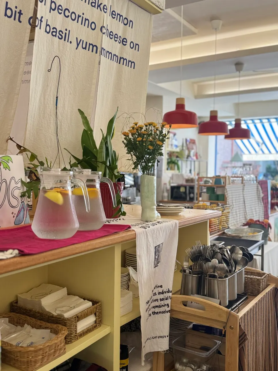 Vertical shot of Meolmeol Pangyo interior