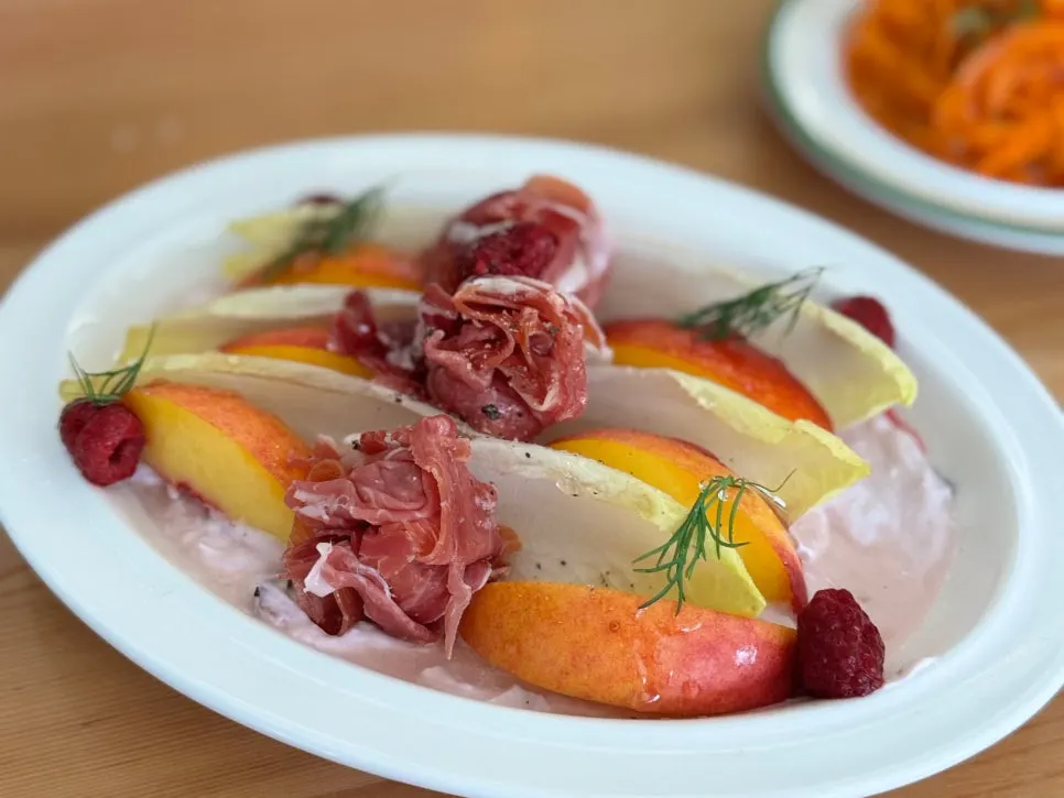 Meolmeol Pangyo's raspberry endive salad
