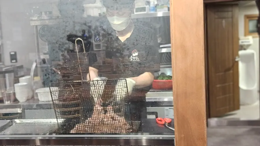 Charcoal grate-grilling cooking area