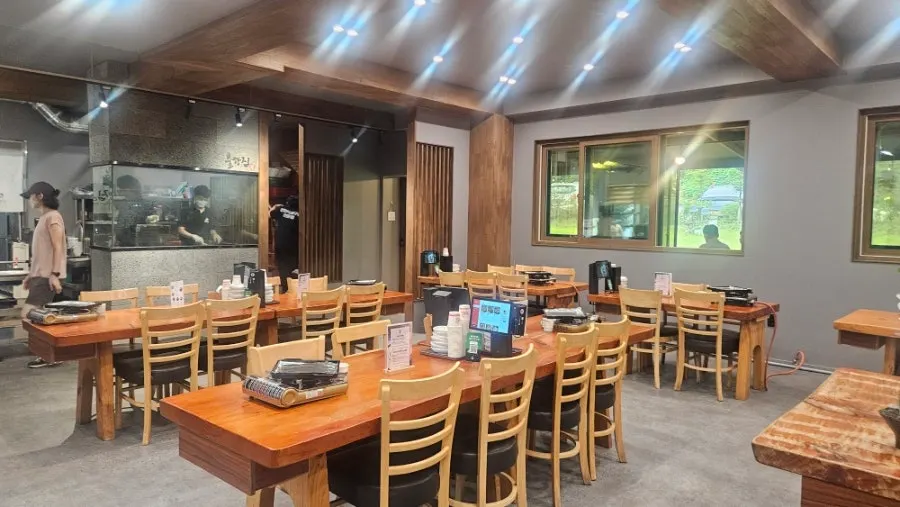 Open, airy interior of Bulhyangjip