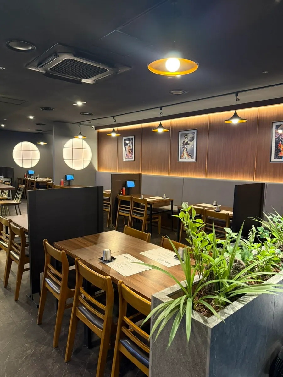 燈光柔和的物고기자리九老數碼店內部