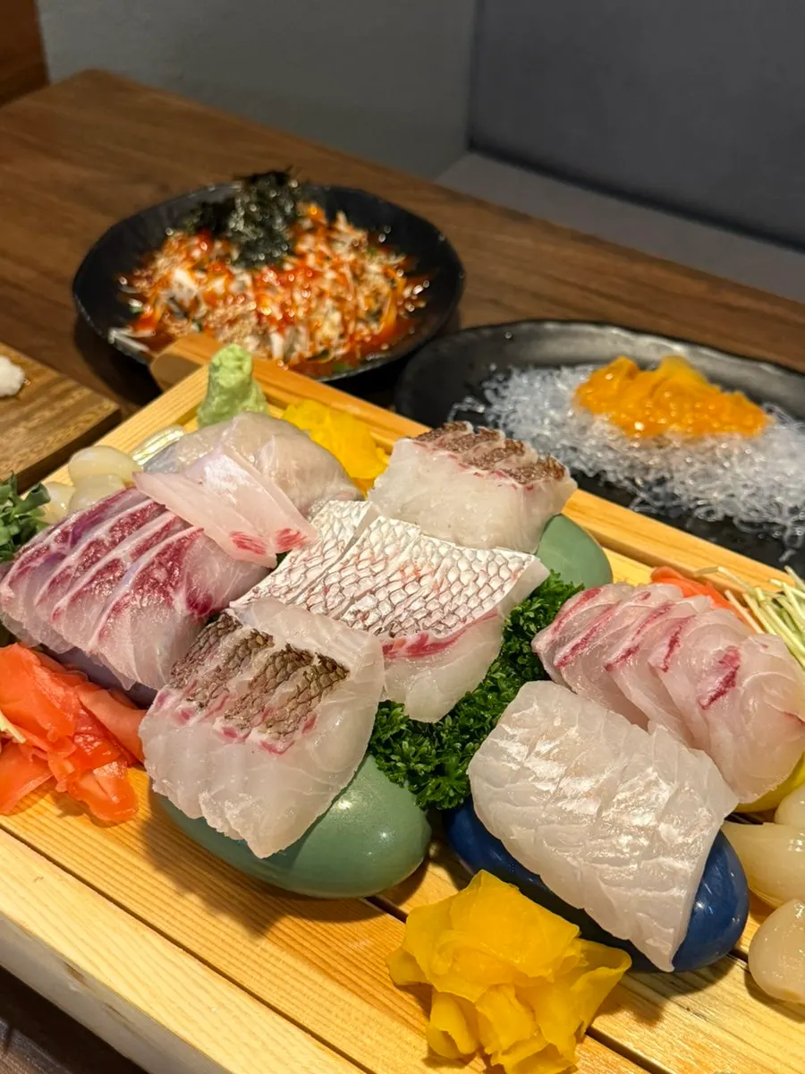 份量豐盛的拼盤熟成生魚片