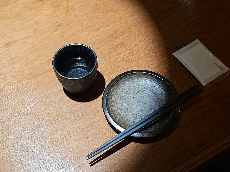 灯光温馨的物鱼家室内座位