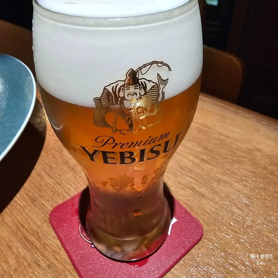 크리미한 거품의 에비수 생맥주 한 잔