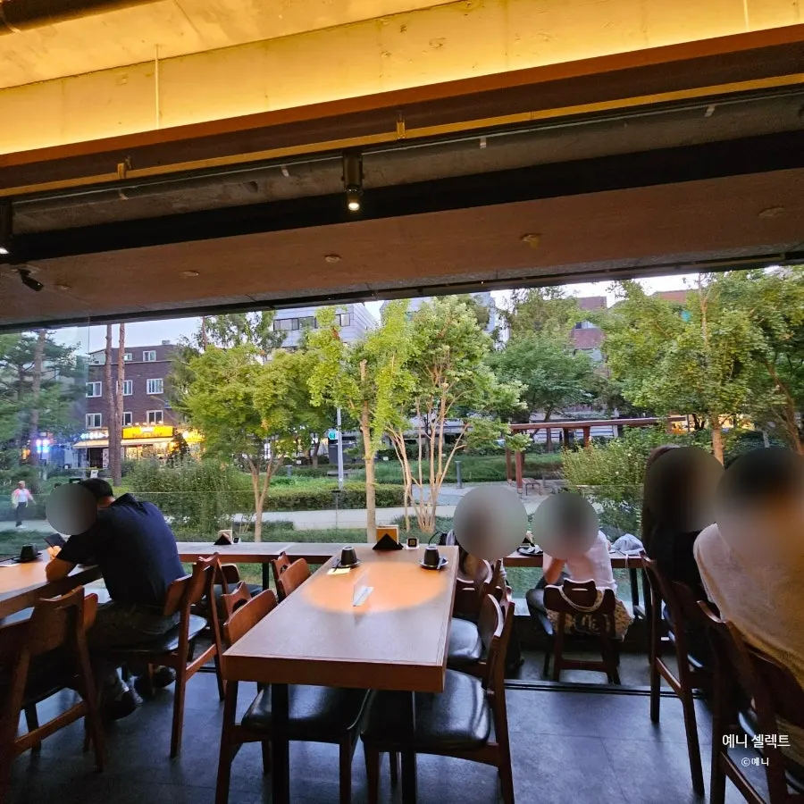 선선한 초가을 밤의 경의선숲길 산책길