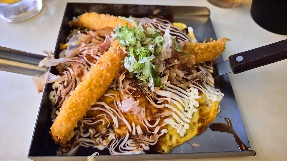 Golden-grilled okonomiyaki