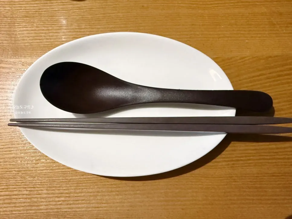 Basic table setting at Akai Teppan