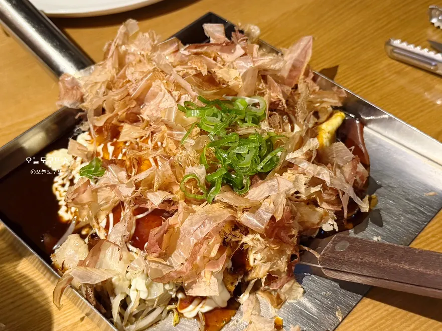 Akai okonomiyaki topped with bonito flakes