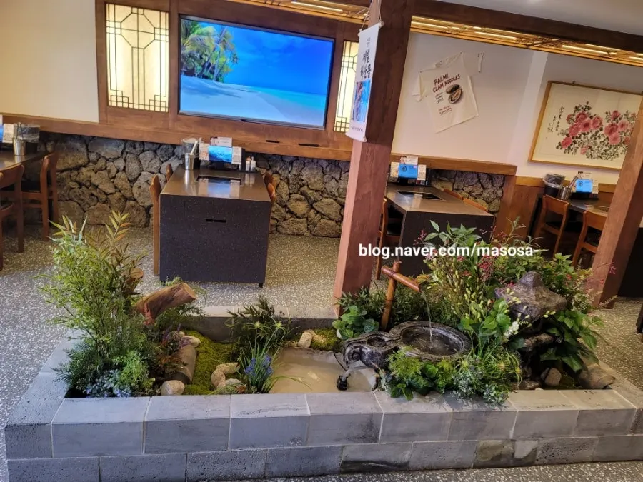 Interior with a sea screen and garden decorations