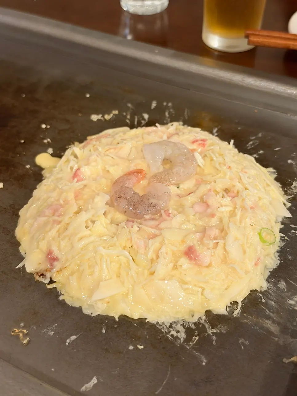 조리 중인 오코노미야끼 반죽과 타이머