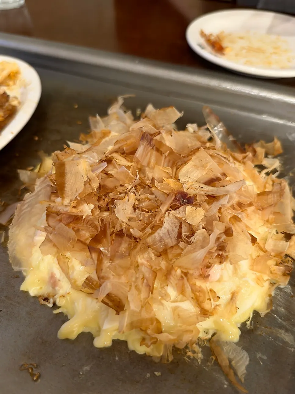 가쓰오부시를 듬뿍 올린 오코노미야끼