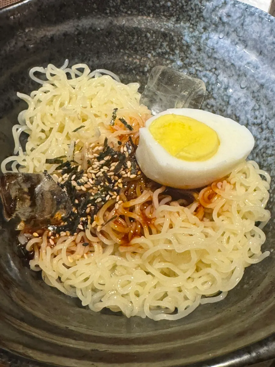 얼음과 함께 나온 비빔면
