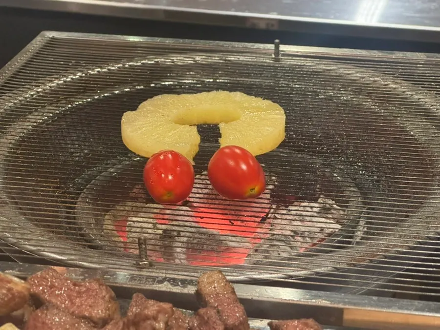 양남양화 숯불에 구워지는 과일