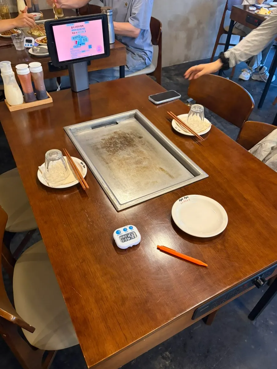 Warm seating area at Jojo Mullae Branch