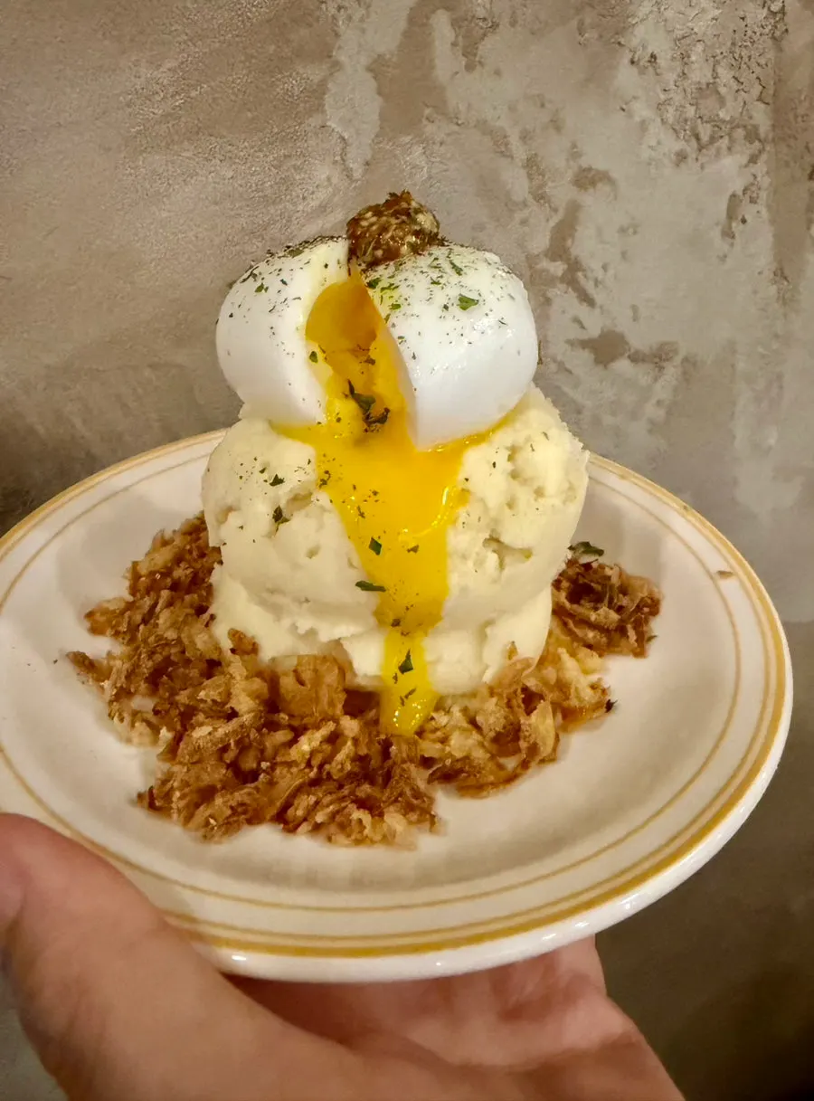 Pokpo potato topped with egg