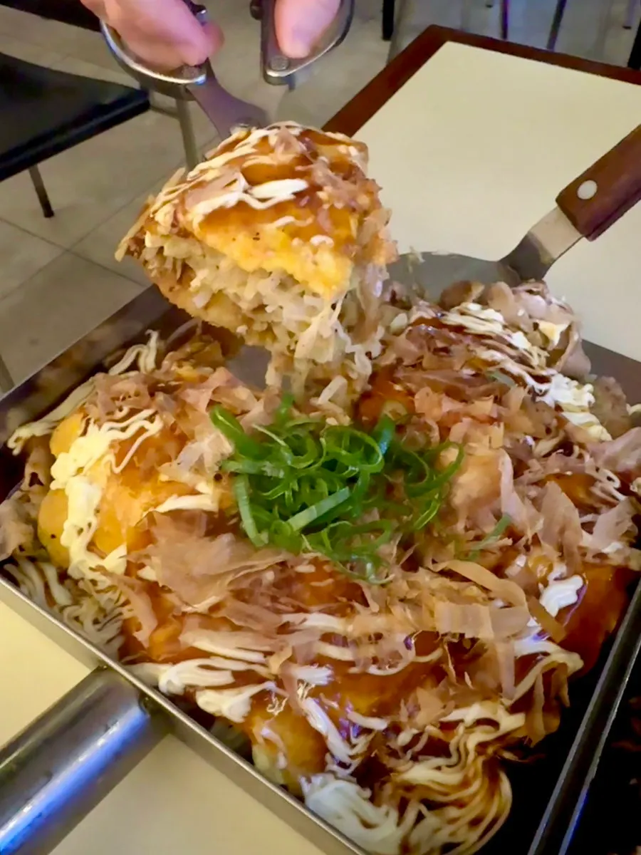 Akai okonomiyaki dengan bahan isian