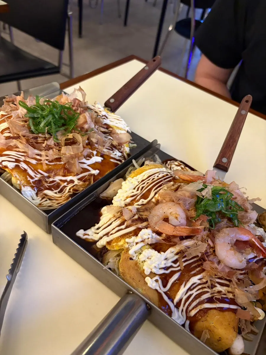 Seafood okonomiyaki bercita rasa hasil laut