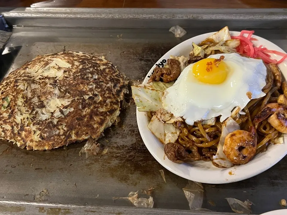 Karai yakisoba topped with an egg