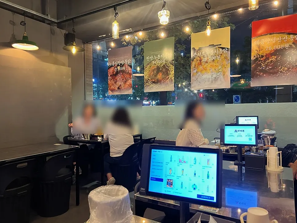 매콤한 통닭과 담백한 주먹밥 사진