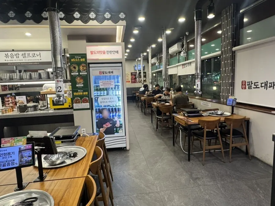 Table layout inside Muhan Paldo Daepae Uijeongbu Millak Branch
