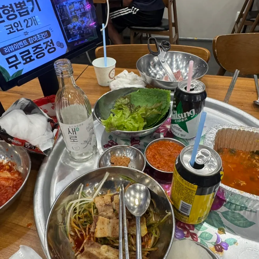 Teumsae ramyeon boiled using the Hangang ramyeon machine