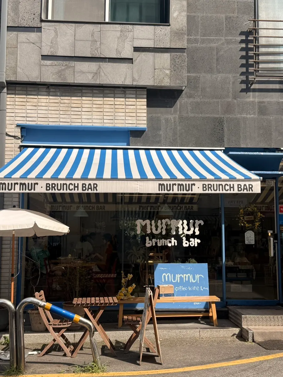 Exterior of Meolmeol Pangyo, a brunch café in Baekhyeon-dong, Pangyo