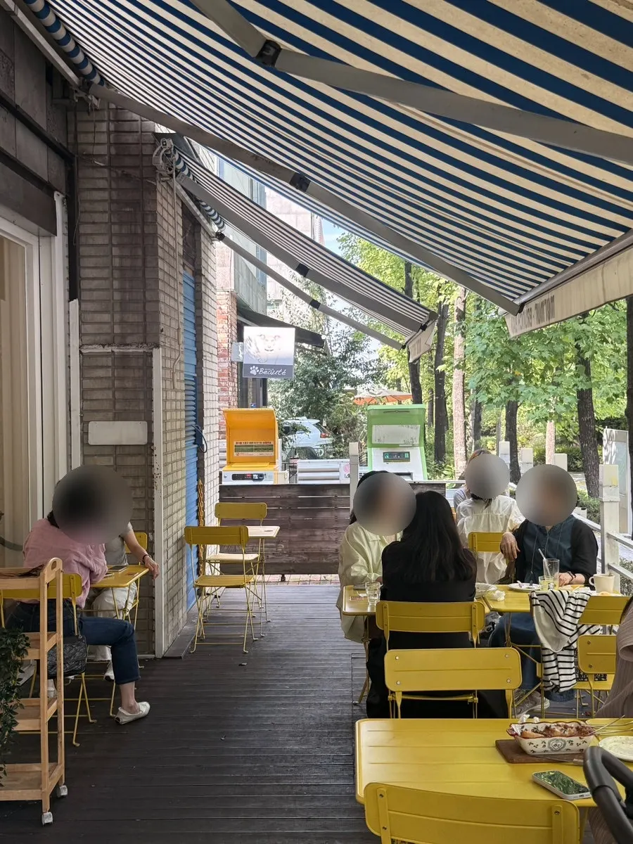 Terrace seat with yellow chairs at Meolmeol Pangyo