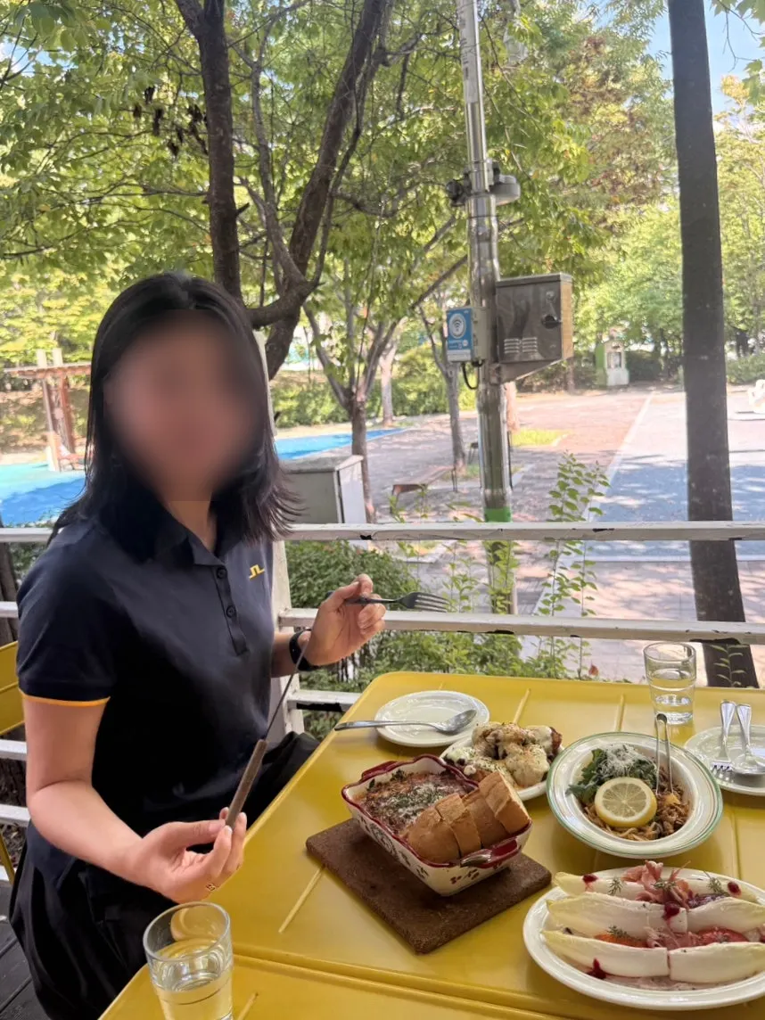 Table setting for terrace brunch at Meolmeol Pangyo
