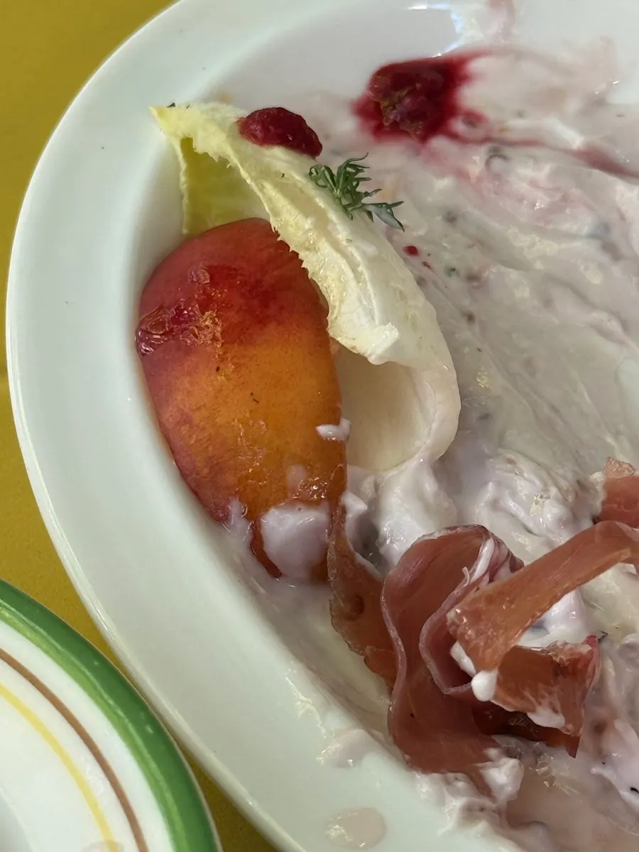 Raspberry endive salad with jamón and peach