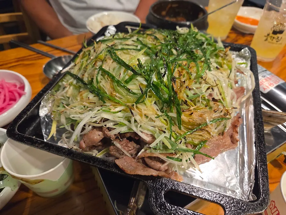 Self-serve side dish bar at Bulhyangjip