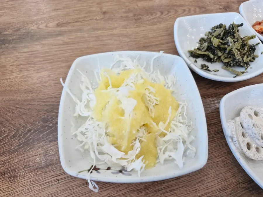 Neatly arranged indoor seating at Seolak Chueotang
