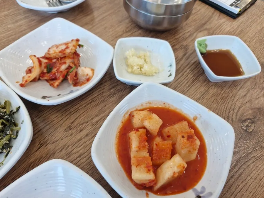 A plate of mild namul side dishes