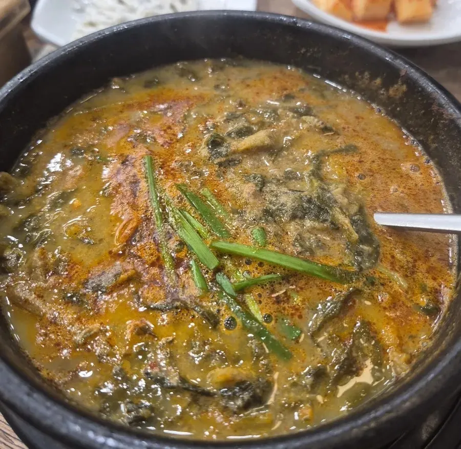 Chueotang bubbling in a stone pot