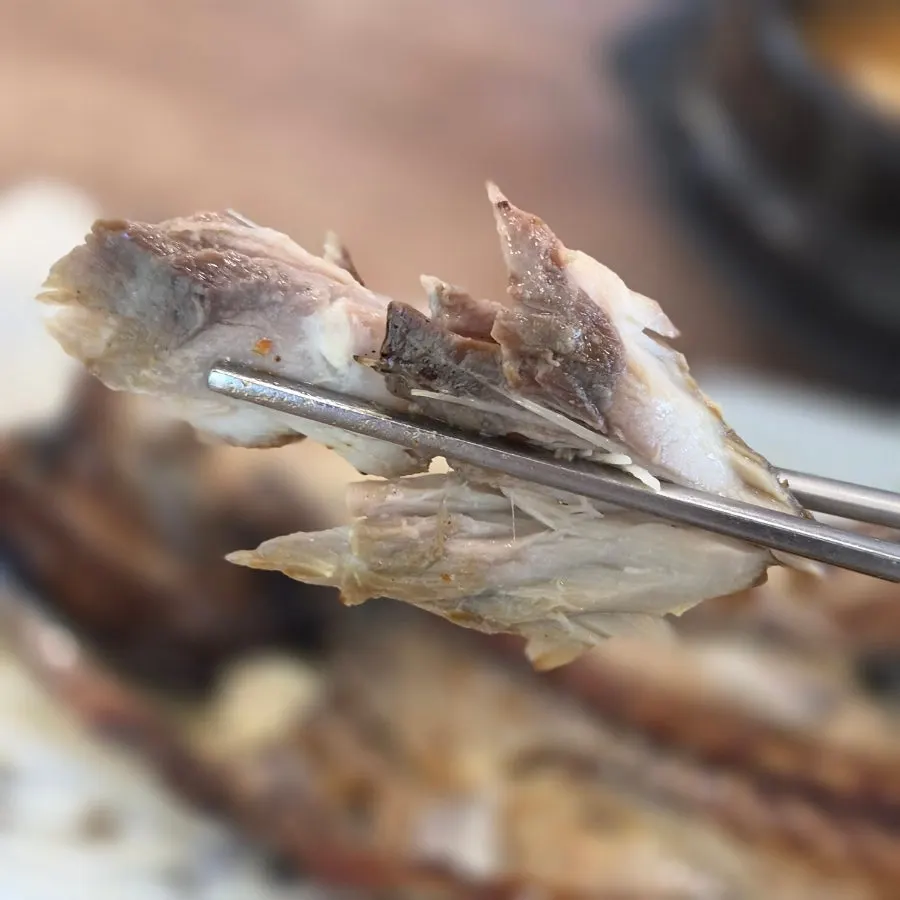 살을 발라낸 촉촉한 고등어 속살