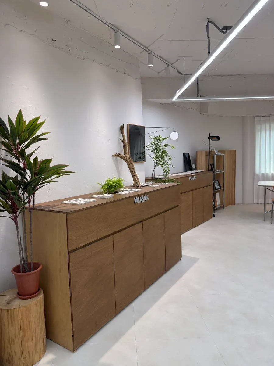 Atmosphere inside the Munak workshop
