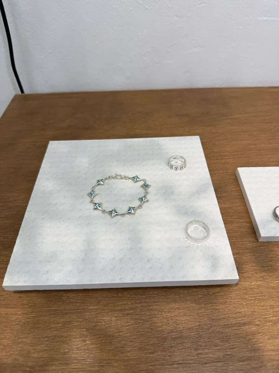 Shaping the wax ring with a quilted pattern