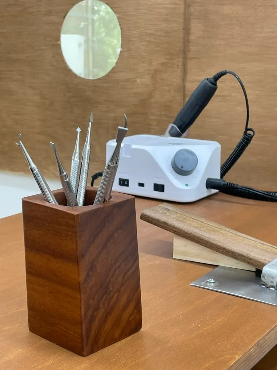Work table for the Munak wax carving class