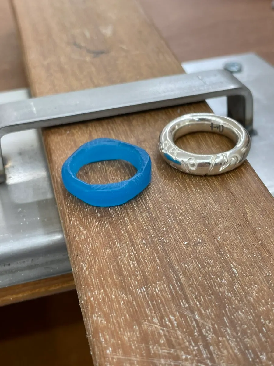 Shaping the wax ring into a wave-like form