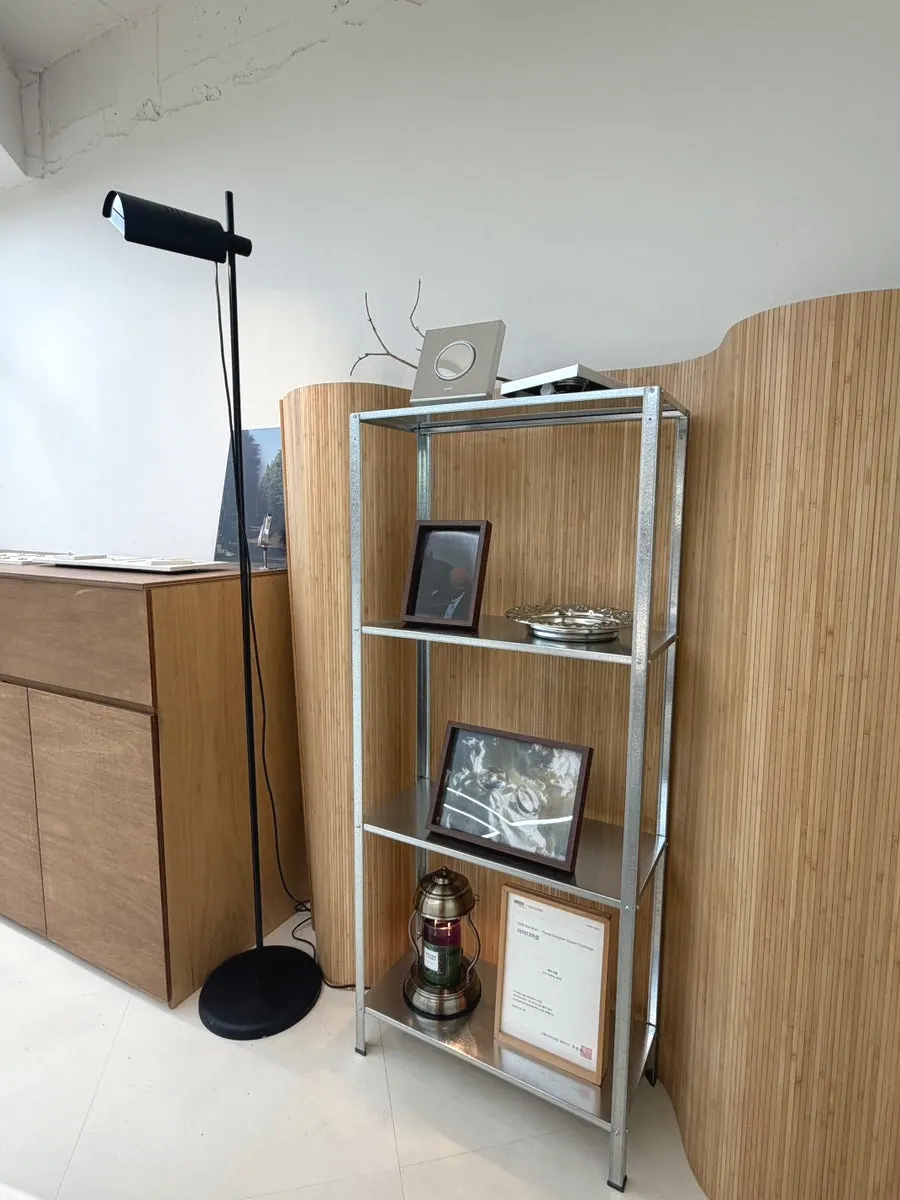 Clean interior of the Munak studio