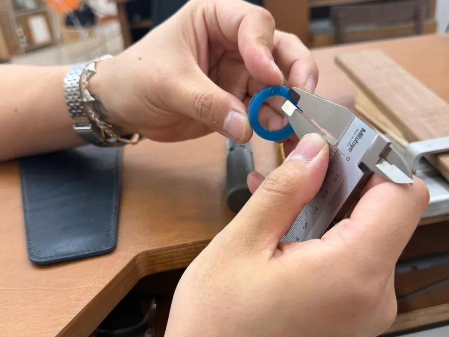 Shaping the thickness and curves of the wax ring