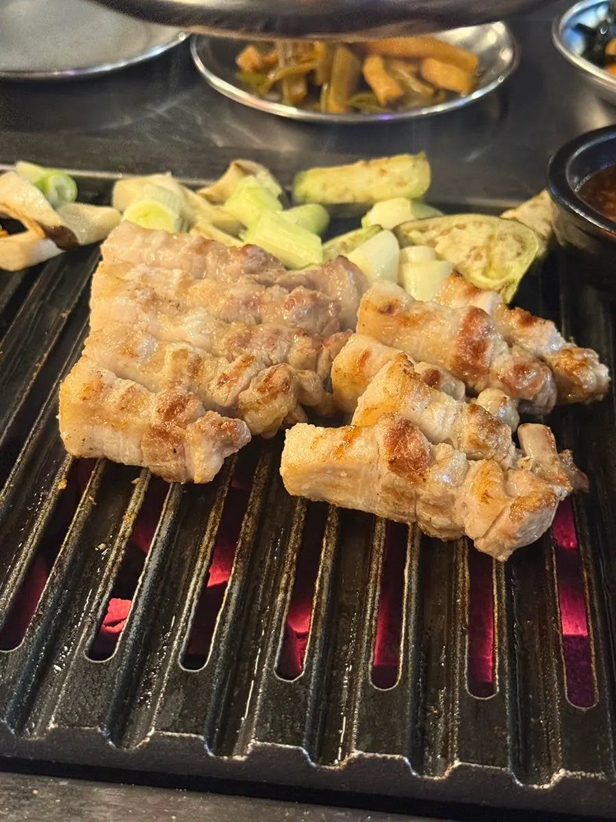 Golden-grilled juicy pork belly