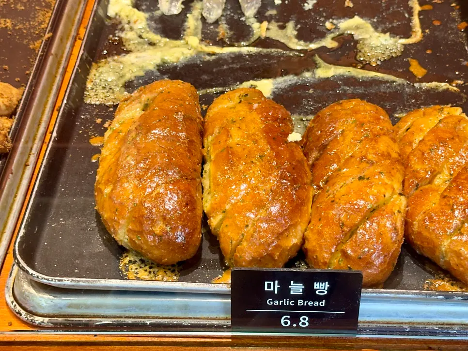 종류가 다양한 문화제빵 빵 진열